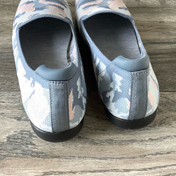 \Cloudsteppers by Clarks\ Carly Dream Slip Ons - Picture 7 of 11